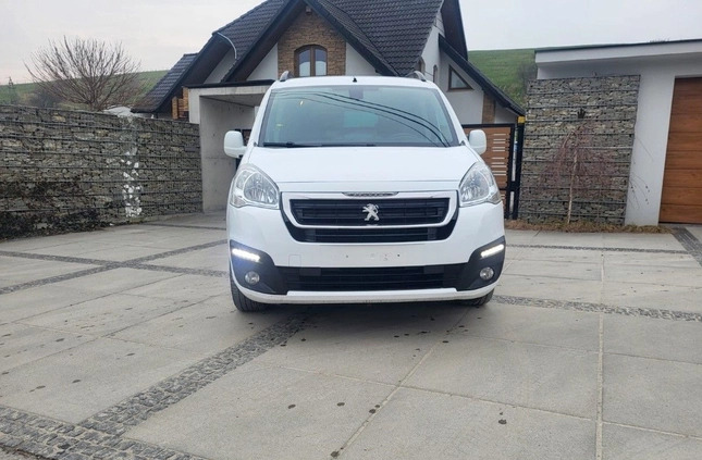 Peugeot Partner cena 46999 przebieg: 163610, rok produkcji 2019 z Chęciny małe 191